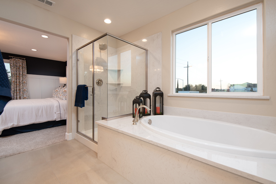 Silhouette, Auburn Model, Primary Bath and Shower, Los Banos CA