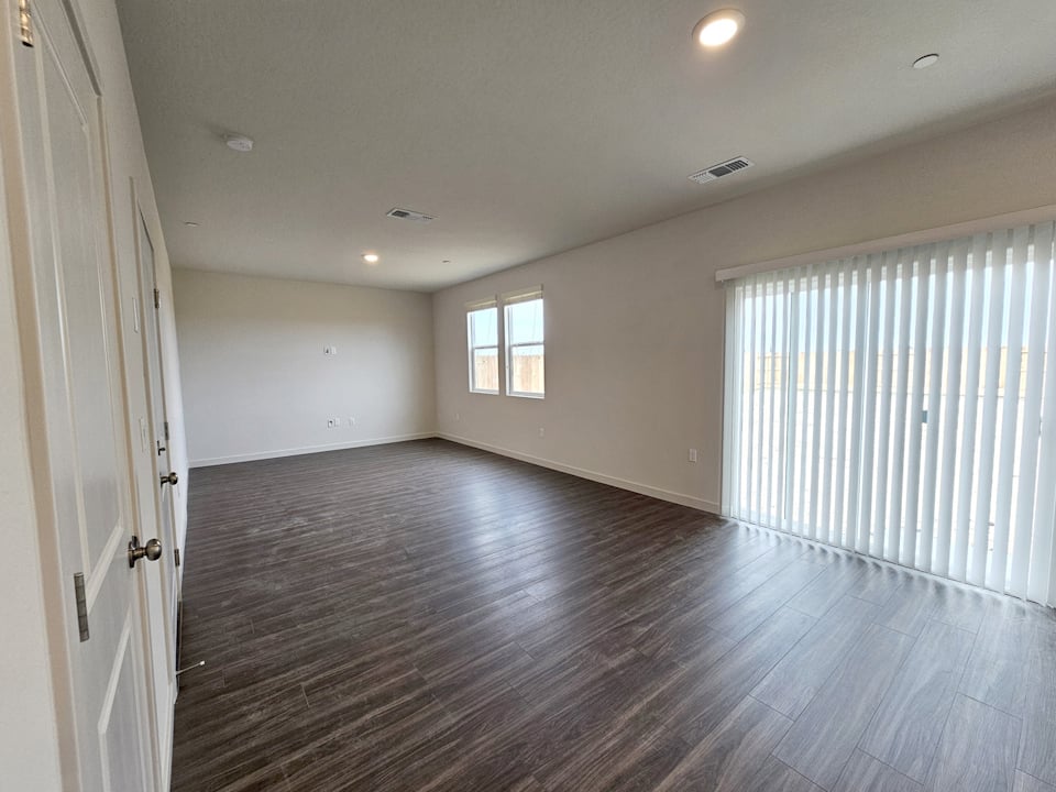 liberty hill, lot 93 great room, tulare, ca