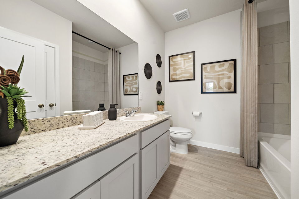 15-web-or-mls-maple heights model 1-94 secondary bath