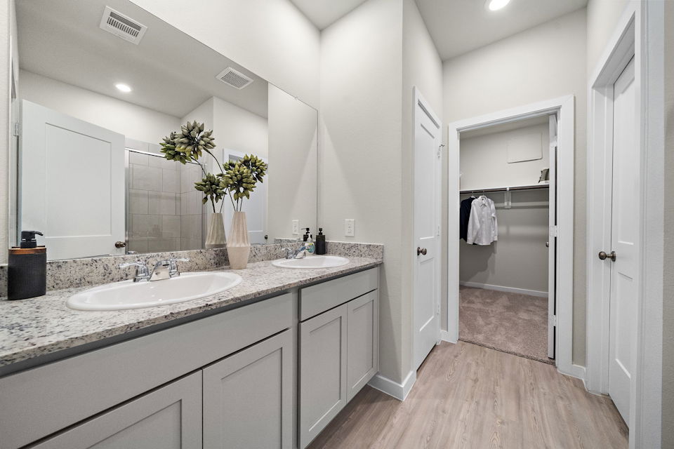 17-web-or-mls-maple heights model 1-58 primary bath