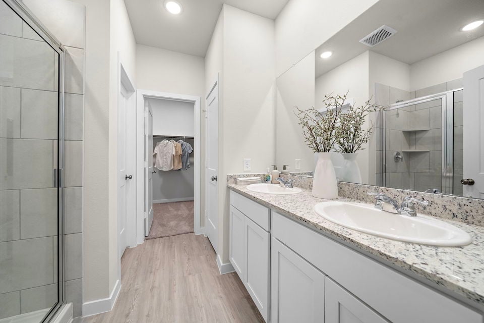 35-web-or-mls-maple heights model 2-55 primary bath
