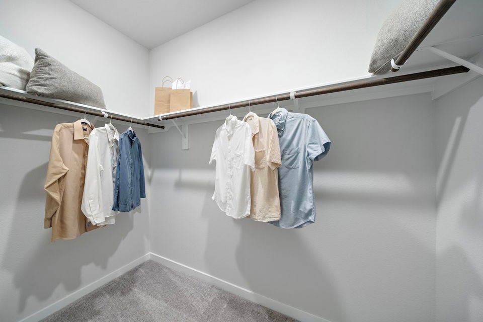 37-web-or-mls-maple heights model 2-61 primary closet